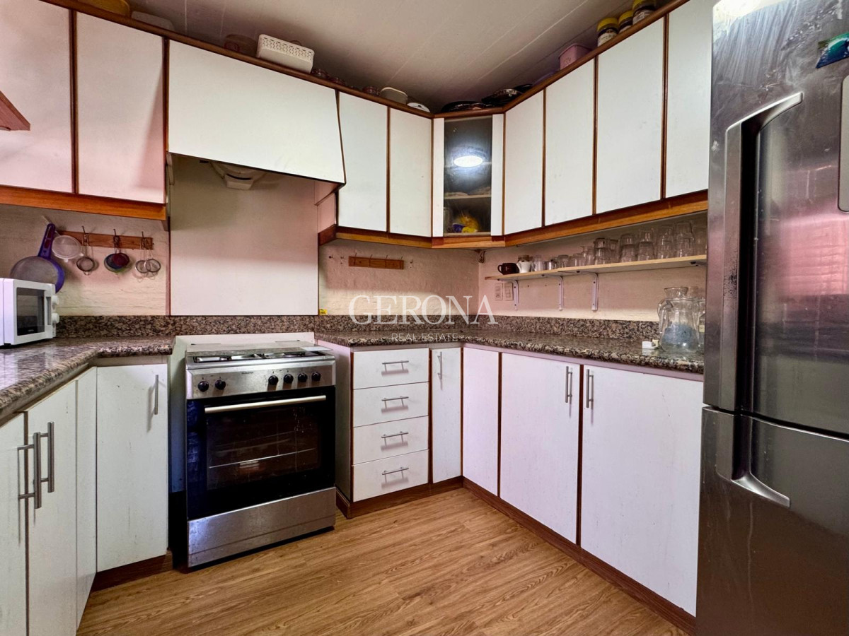 Apartamento ID.257 - Casa Ph en venta de 3 dormitorios, 2 garajes y jardín de uso exclusivo, en Carrasco