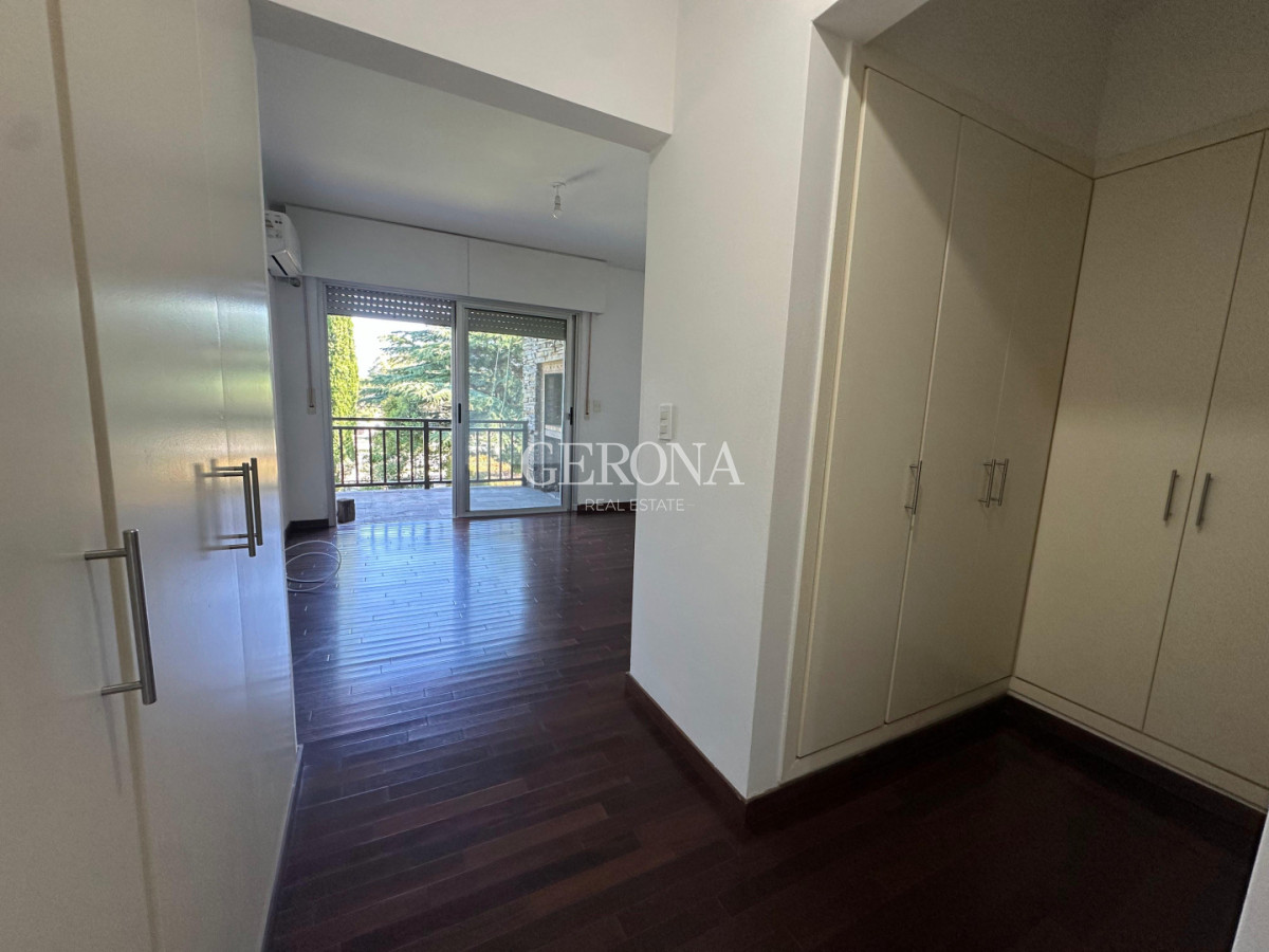 Apartamento ID.297 - Venta Apartamento de 3 dormitorios y jardín de uso exclusivo en Carrasco.