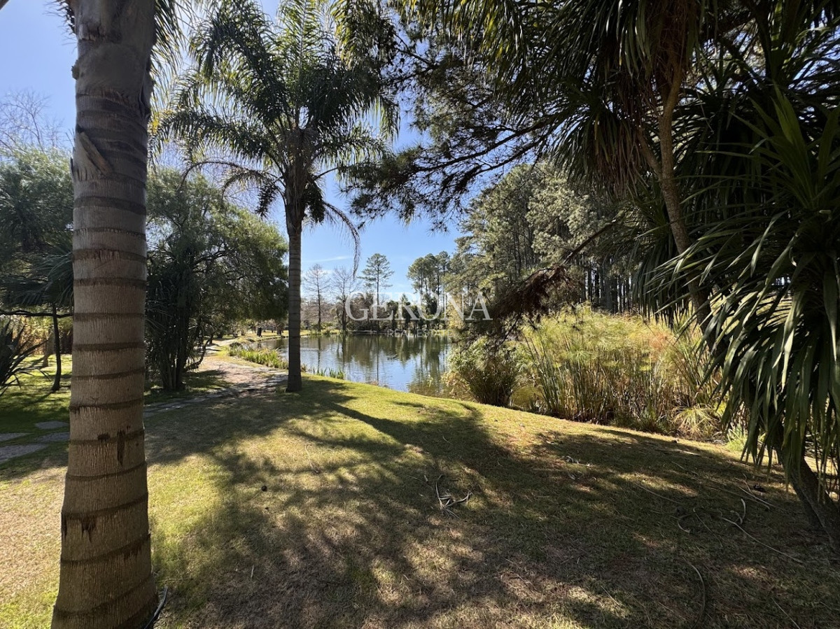 Apartamento ID.194 - Venta Apartamento de 3 dormitorios y 2 garajes en Haras del Lago