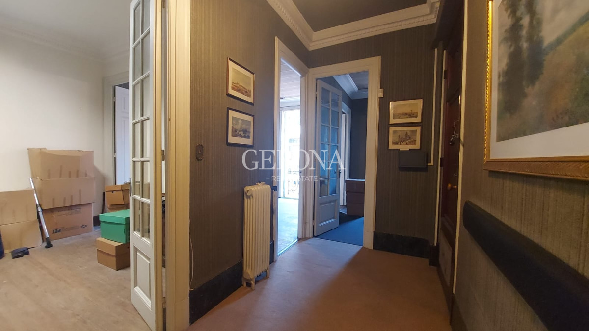 Apartamento ID.260 - Venta Apartamento de 3 dormitorios en Ciudad Vieja-Oportunidad Vivienda ó Empresa