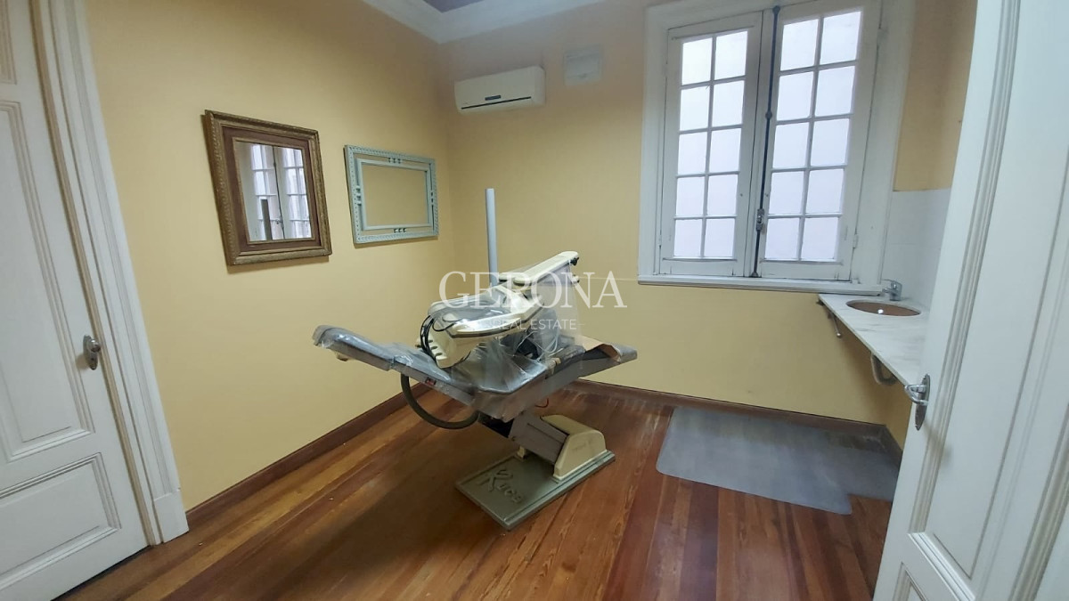 Apartamento ID.260 - Venta Apartamento de 3 dormitorios en Ciudad Vieja-Oportunidad Vivienda ó Empresa
