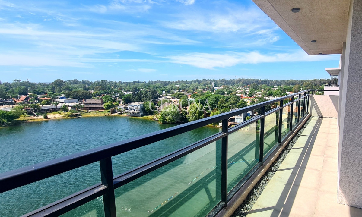 Apartamento ID.102 - Venta Apartamento de 3 dormitorios en Zona de Lagos. 