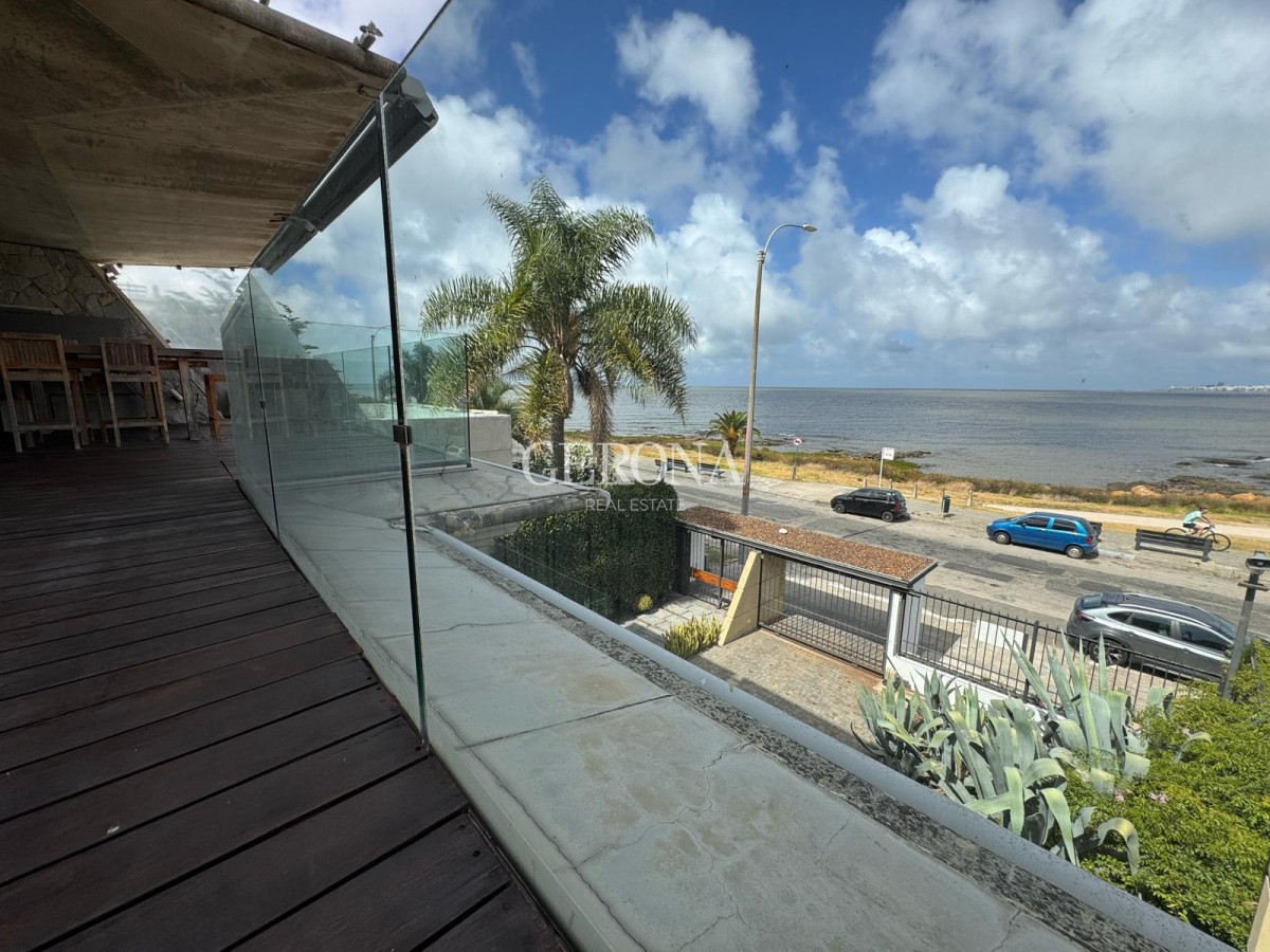 Apartamento ID.256 - Alquiler Apartamento de 3 dormitorios y servicio en Rambla Punta Gorda