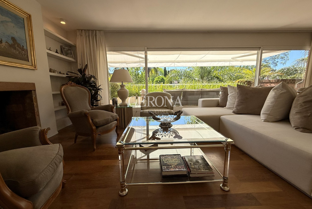 Apartamento ID.287 - Venta Apartamento de 3 suites, servicio y 3 garajes en Carrasco a pasos del Mar