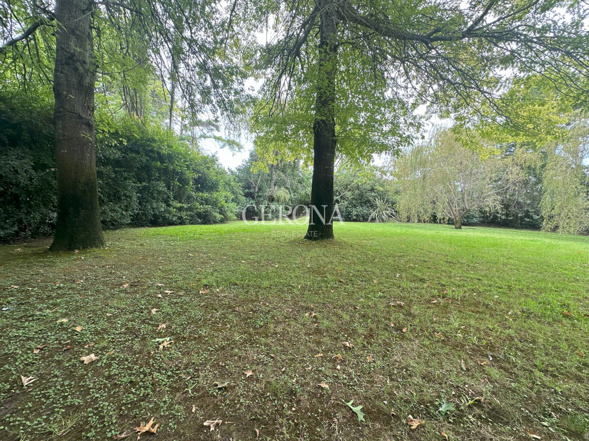 Apartamento ID.30 - Alquiler apartamento amoblado de 2 dormitorios con jardín, en Carrasco