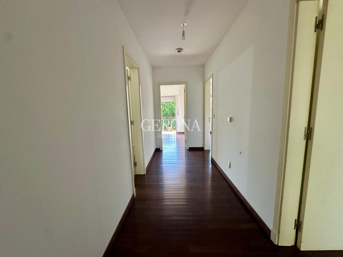 Apartamento ID.297 - Venta Apartamento de 3 dormitorios y jardín de uso exclusivo en Carrasco.