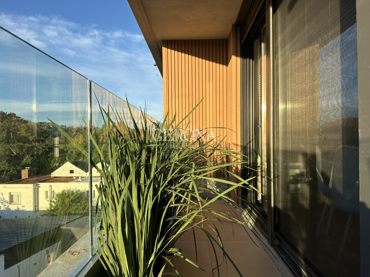Apartamento ID.214 - Alquiler apto amoblado en Carrasco, con cochera y amenities. 