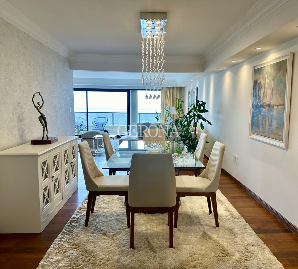 Apartamento ID.241 - Venta apartamento de 3 dormitorios y servicio, en rambla de Punta Carretas