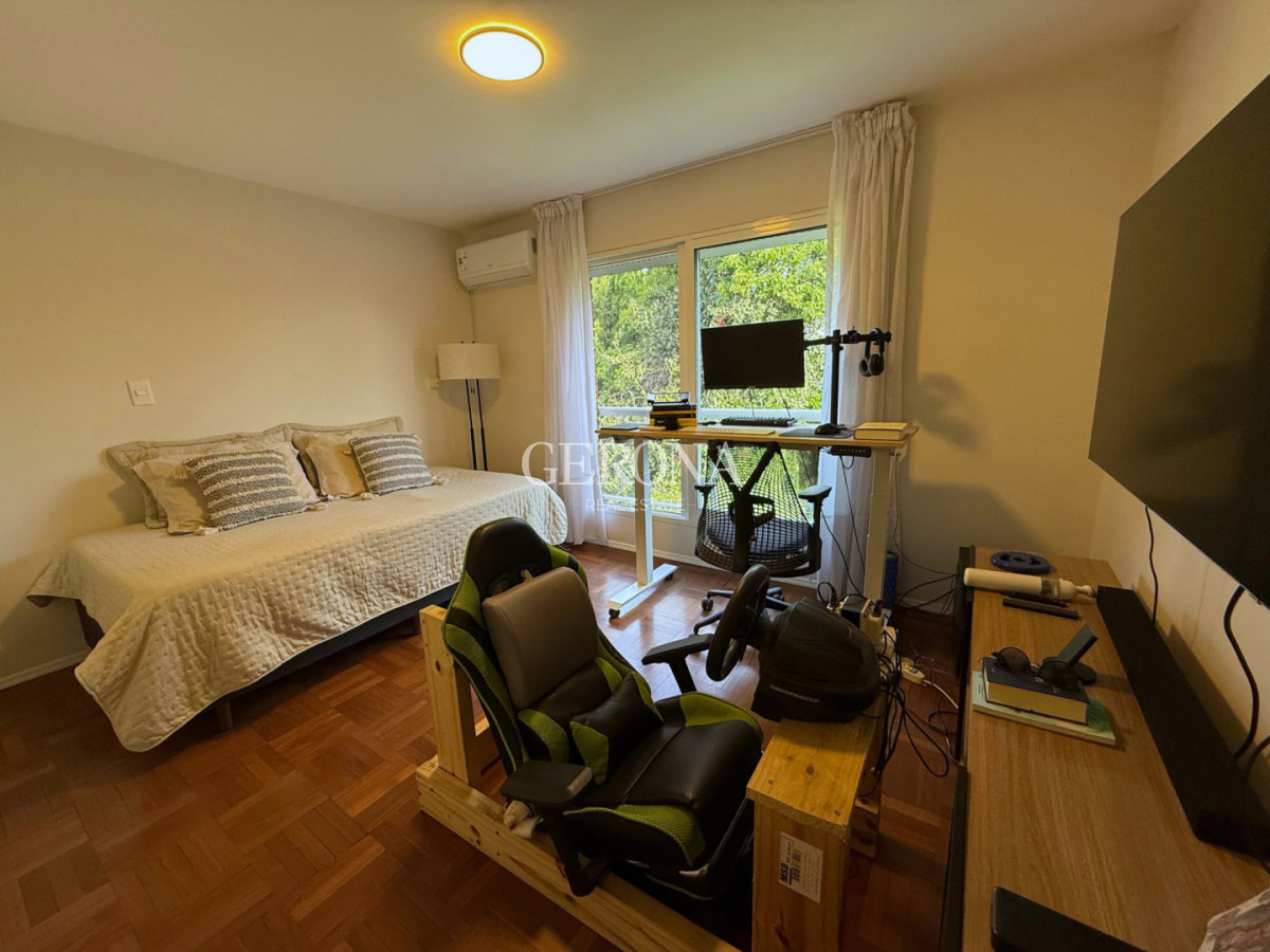 Apartamento ID.287 - Venta Apartamento de 3 suites, servicio y 3 garajes en Carrasco a pasos del Mar