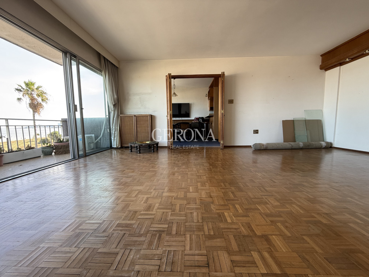 Apartamento ID.261 - Apartamento en venta sobre la rambla de Malvin de tres dormitorios y un Garage.