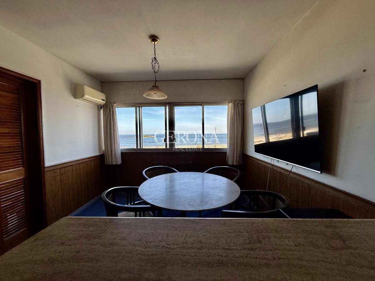 Apartamento ID.261 - Apartamento en venta sobre la rambla de Malvin de tres dormitorios y un Garage.
