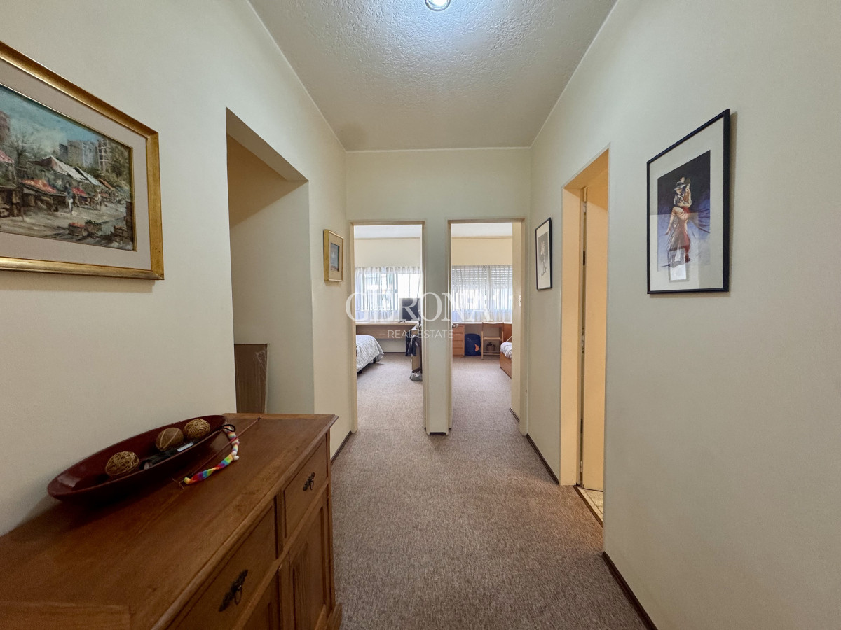 Apartamento ID.263 - Venta apartamento de tres dormitorios y servicio en Pocitos