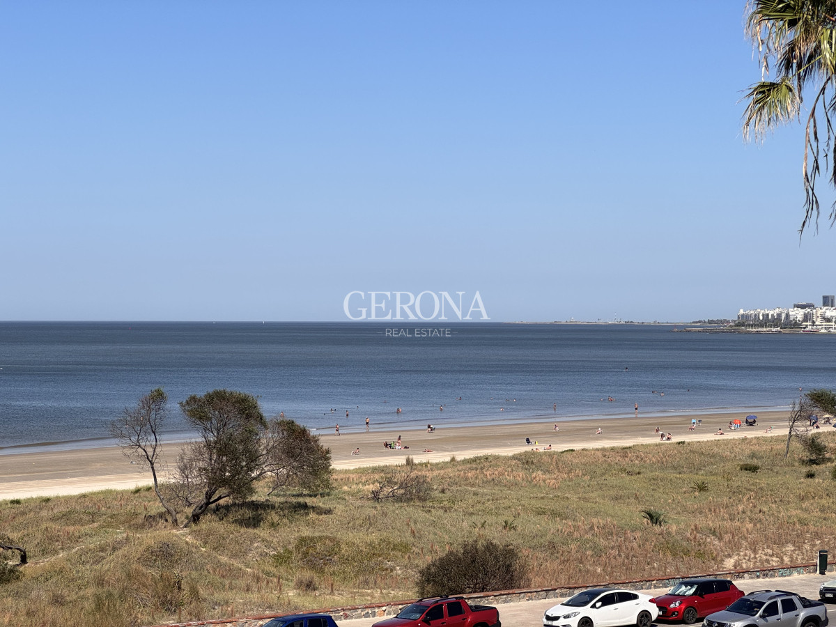 Apartamento ID.261 - Apartamento en venta sobre la rambla de Malvin de tres dormitorios y un Garage.