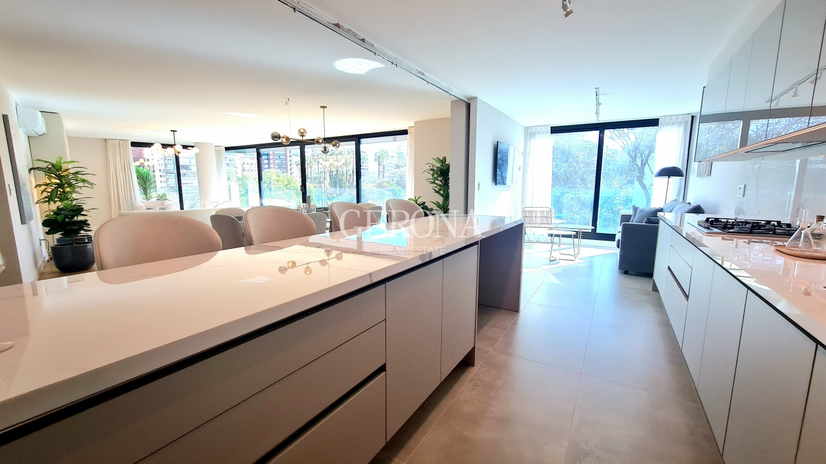 Apartamento ID.43 - Venta Apartamento de 4 dorm + Servicio + Garaje en Villa Biarritz