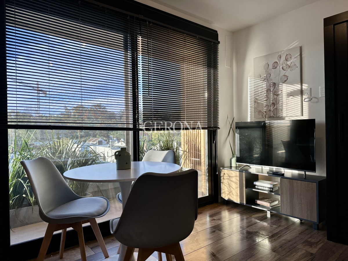 Apartamento ID.214 - Alquiler apto amoblado en Carrasco, con cochera y amenities. 