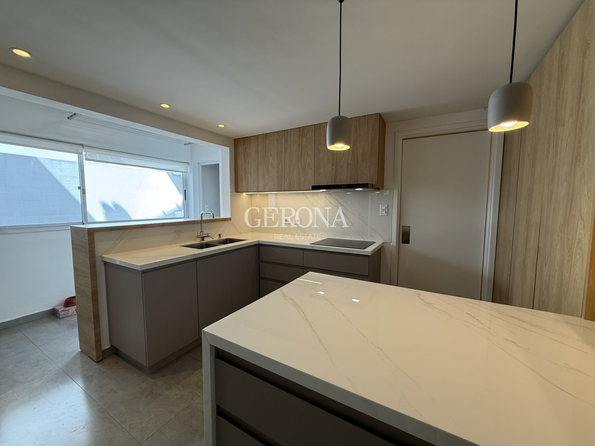 Apartamento ID.287 - Venta Apartamento de 3 suites, servicio y 3 garajes en Carrasco a pasos del Mar