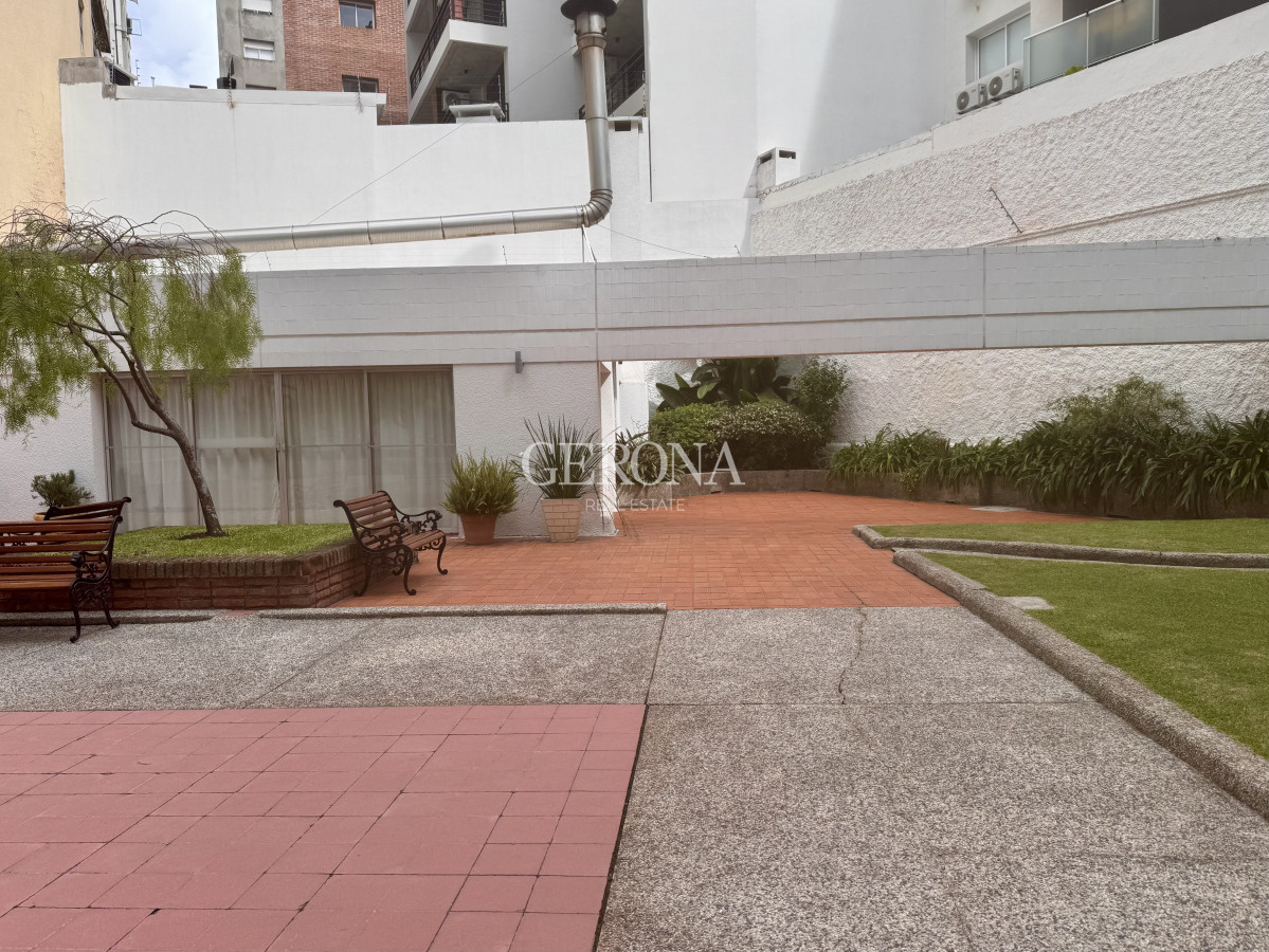 Apartamento ID.263 - Venta apartamento de tres dormitorios y servicio en Pocitos