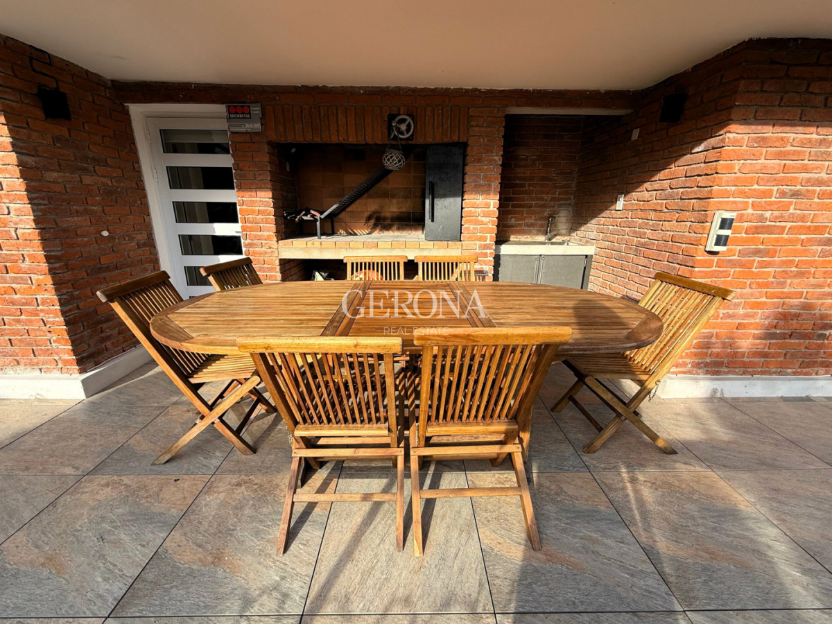 Apartamento ID.287 - Venta Apartamento de 3 suites, servicio y 3 garajes en Carrasco a pasos del Mar