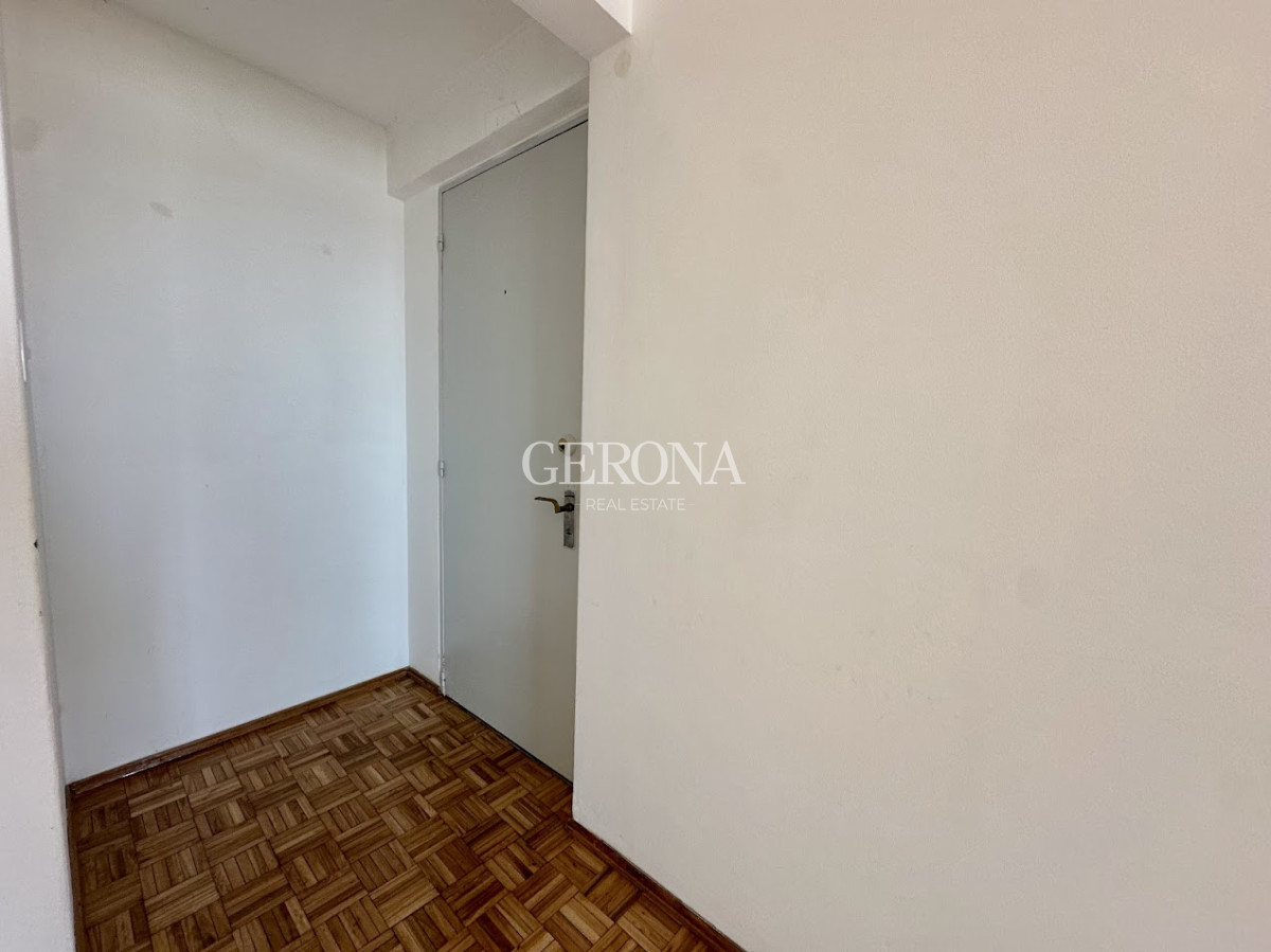 Apartamento ID.229 - Alquiler Apartamento en piso alto, de 2 dormitorios y garaje y box, sobre Rambla de Malvín.