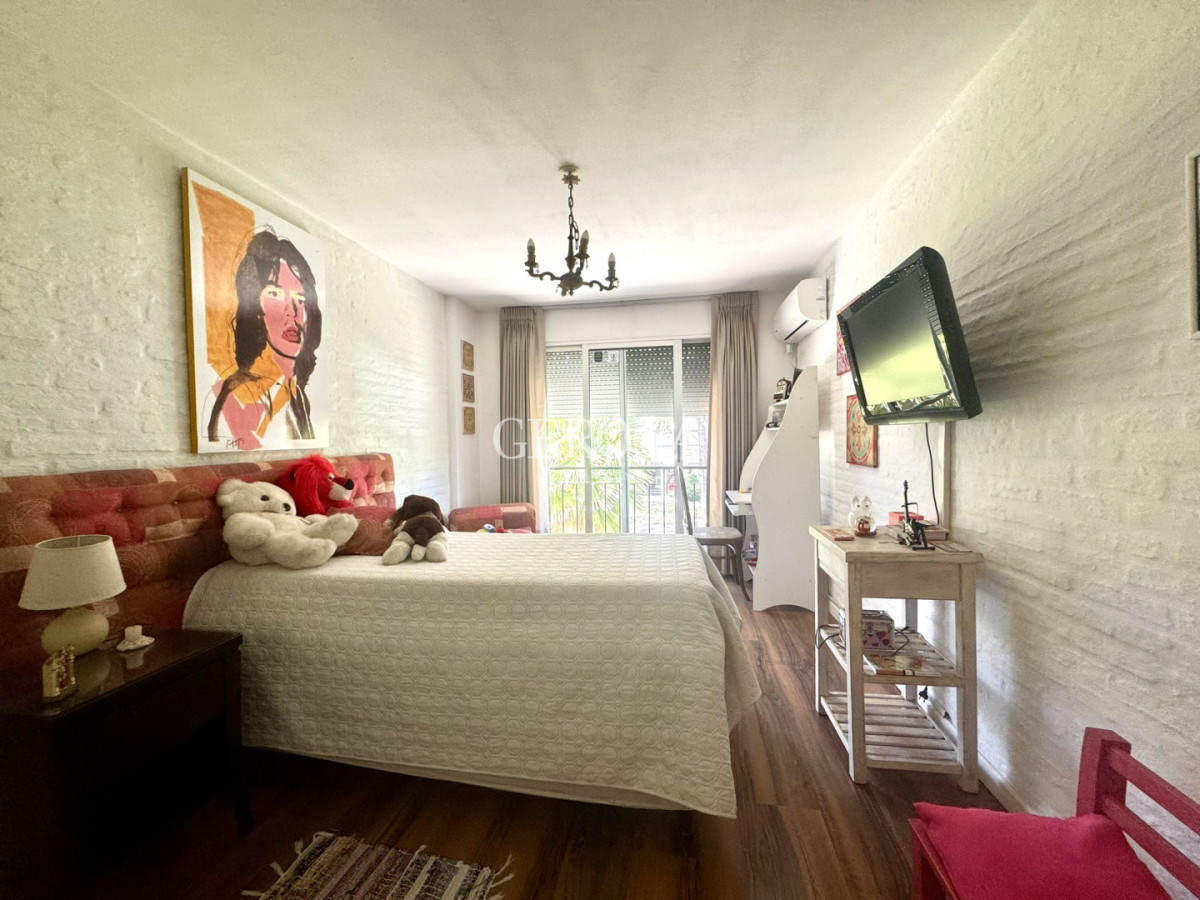 Apartamento ID.294 - Venta apartamento de 3 dormitorios y cochera en Barrio Privado.