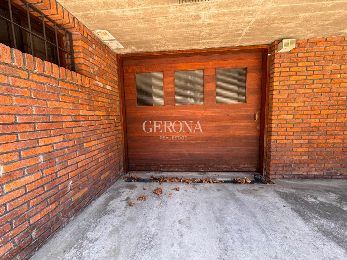 Apartamento ID.257 - Casa Ph en venta de 3 dormitorios, 2 garajes y jardín de uso exclusivo, en Carrasco