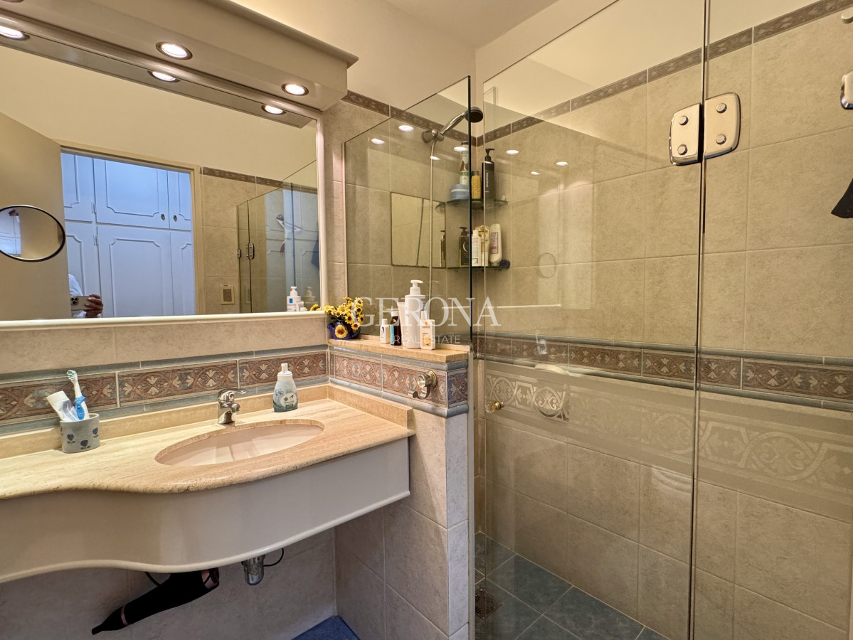 Apartamento ID.263 - Venta apartamento de tres dormitorios y servicio en Pocitos