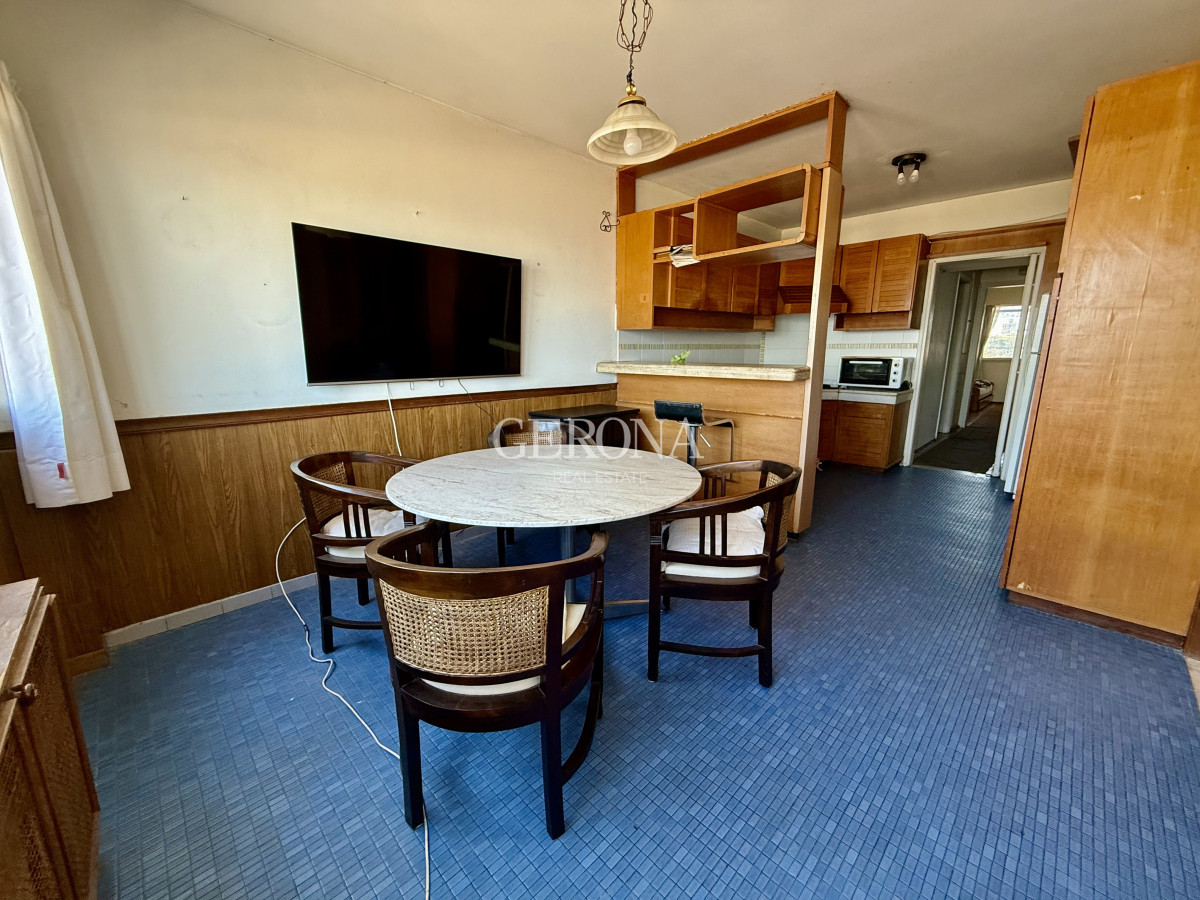 Apartamento ID.261 - Apartamento en venta sobre la rambla de Malvin de tres dormitorios y un Garage.