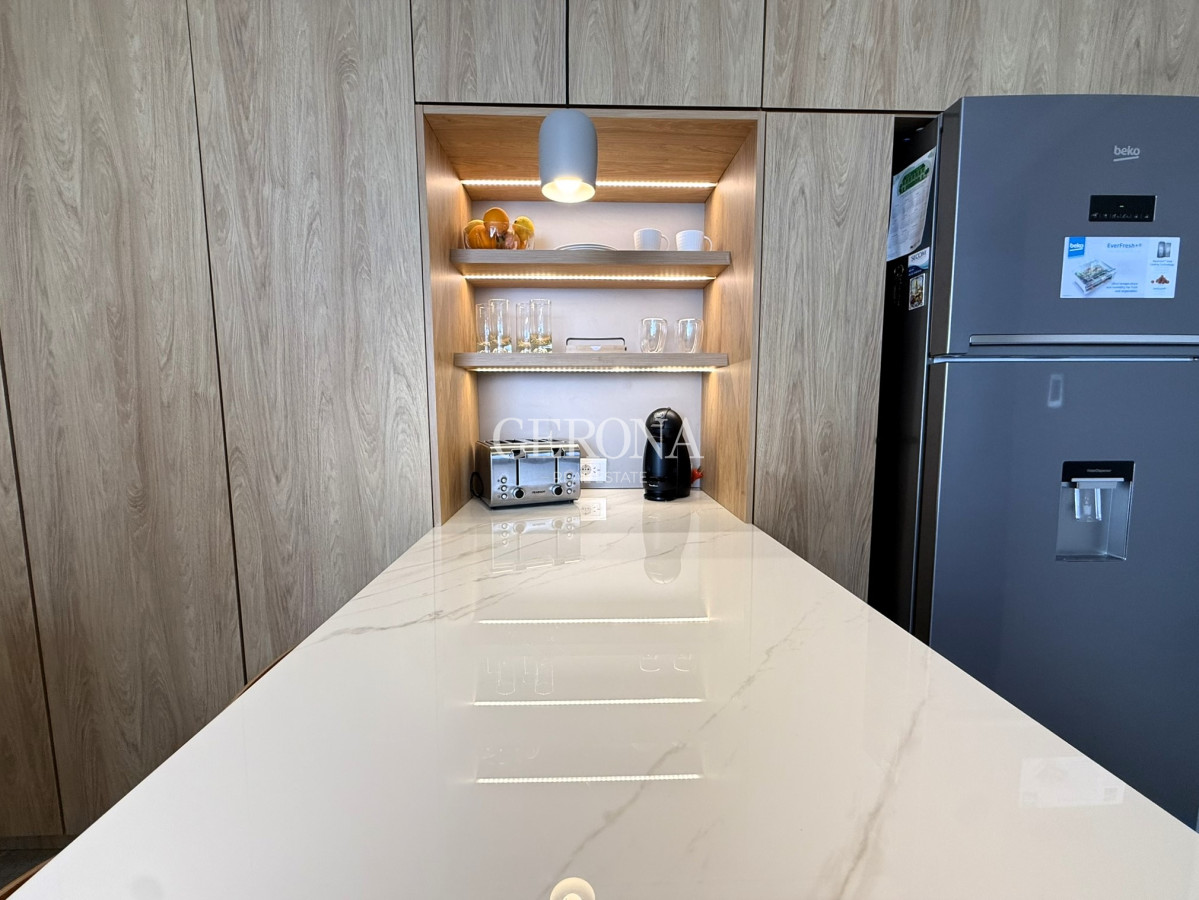 Apartamento ID.287 - Venta Apartamento de 3 suites, servicio y 3 garajes en Carrasco a pasos del Mar