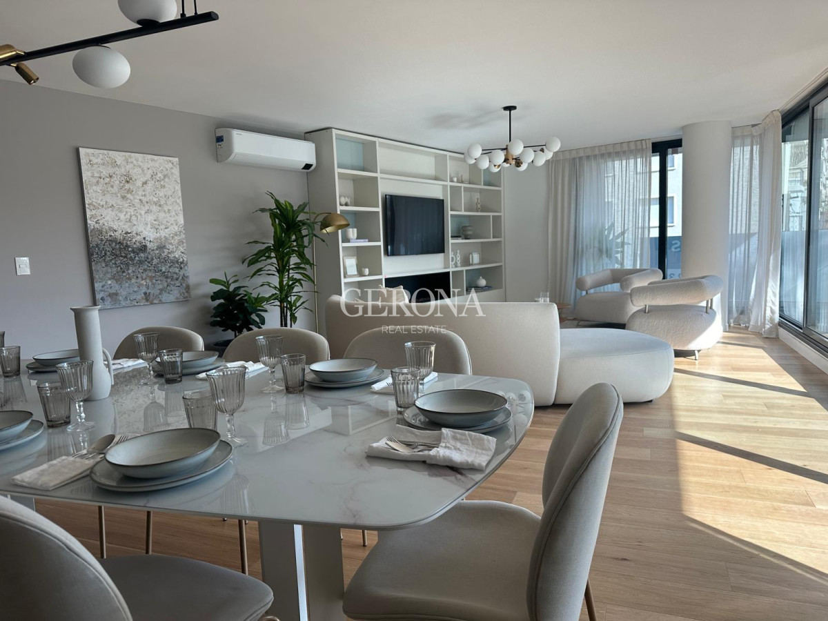 Apartamento ID.43 - Venta Apartamento de 4 dorm + Servicio + Garaje en Villa Biarritz