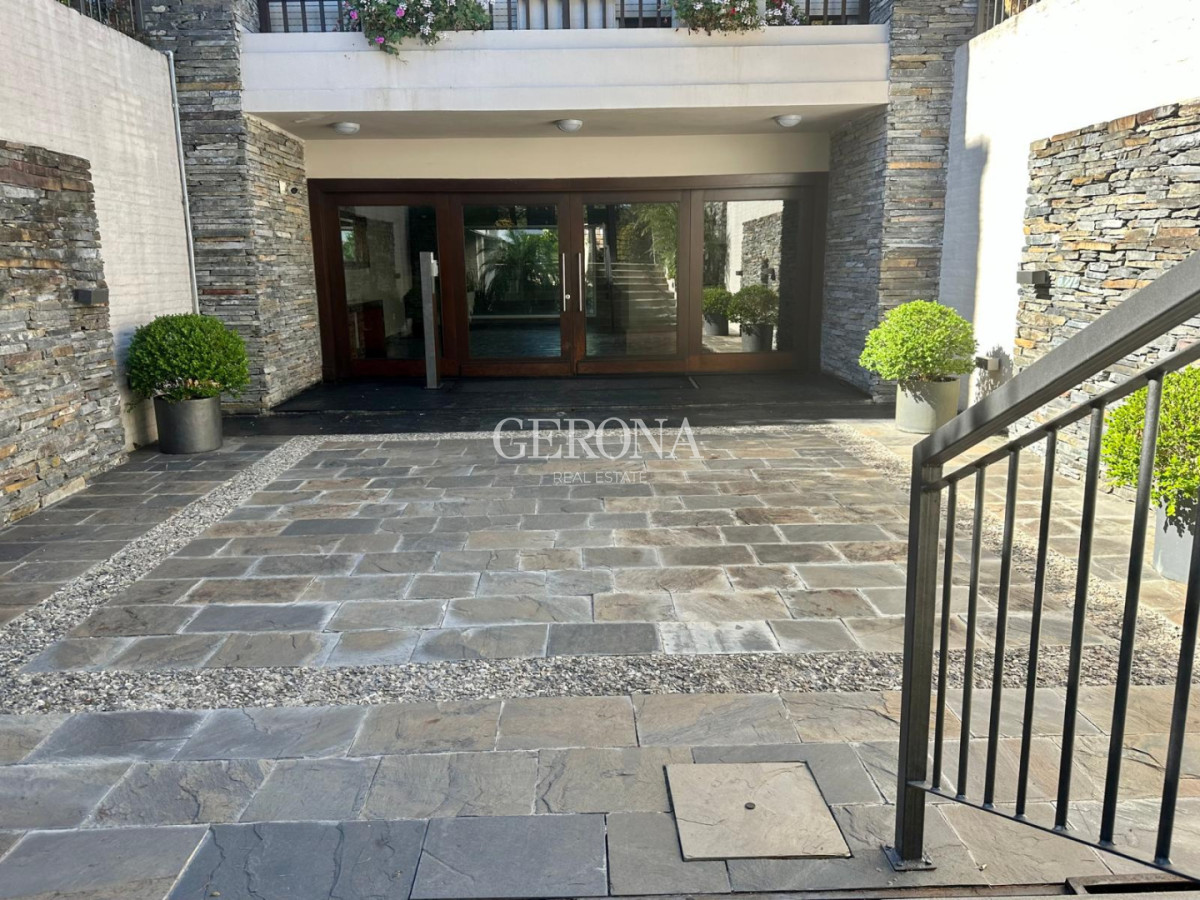 Apartamento ID.297 - Venta Apartamento de 3 dormitorios y jardín de uso exclusivo en Carrasco.