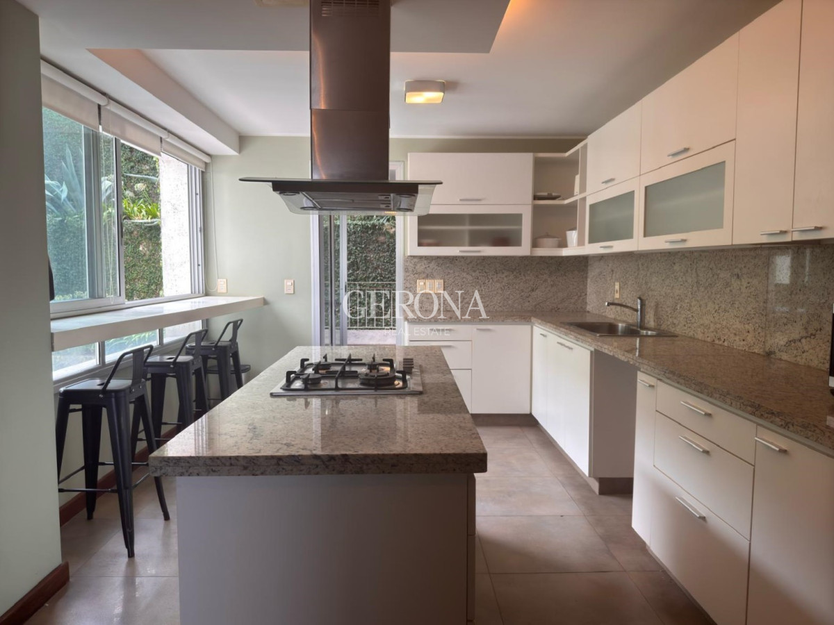Apartamento ID.256 - Alquiler Apartamento de 3 dormitorios y servicio en Rambla Punta Gorda