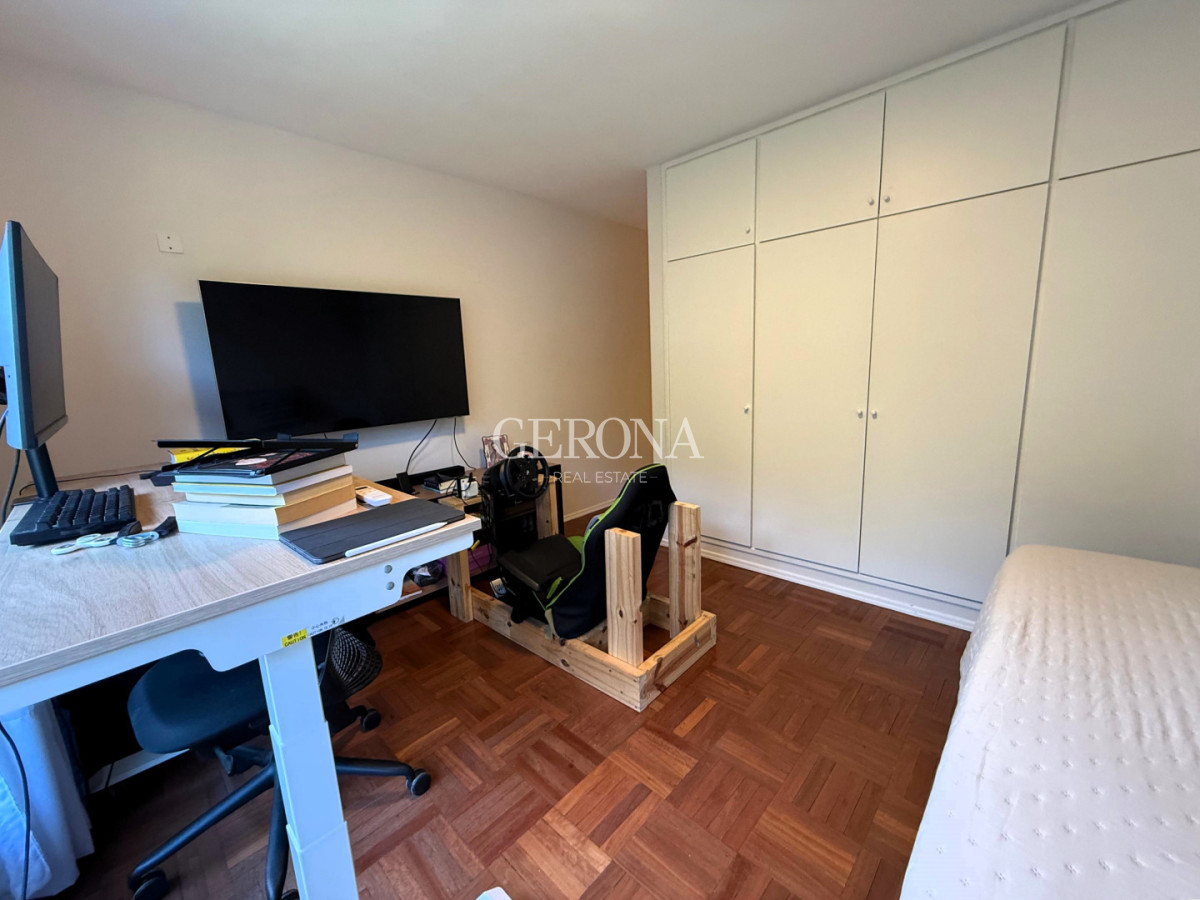 Apartamento ID.287 - Venta Apartamento de 3 suites, servicio y 3 garajes en Carrasco a pasos del Mar