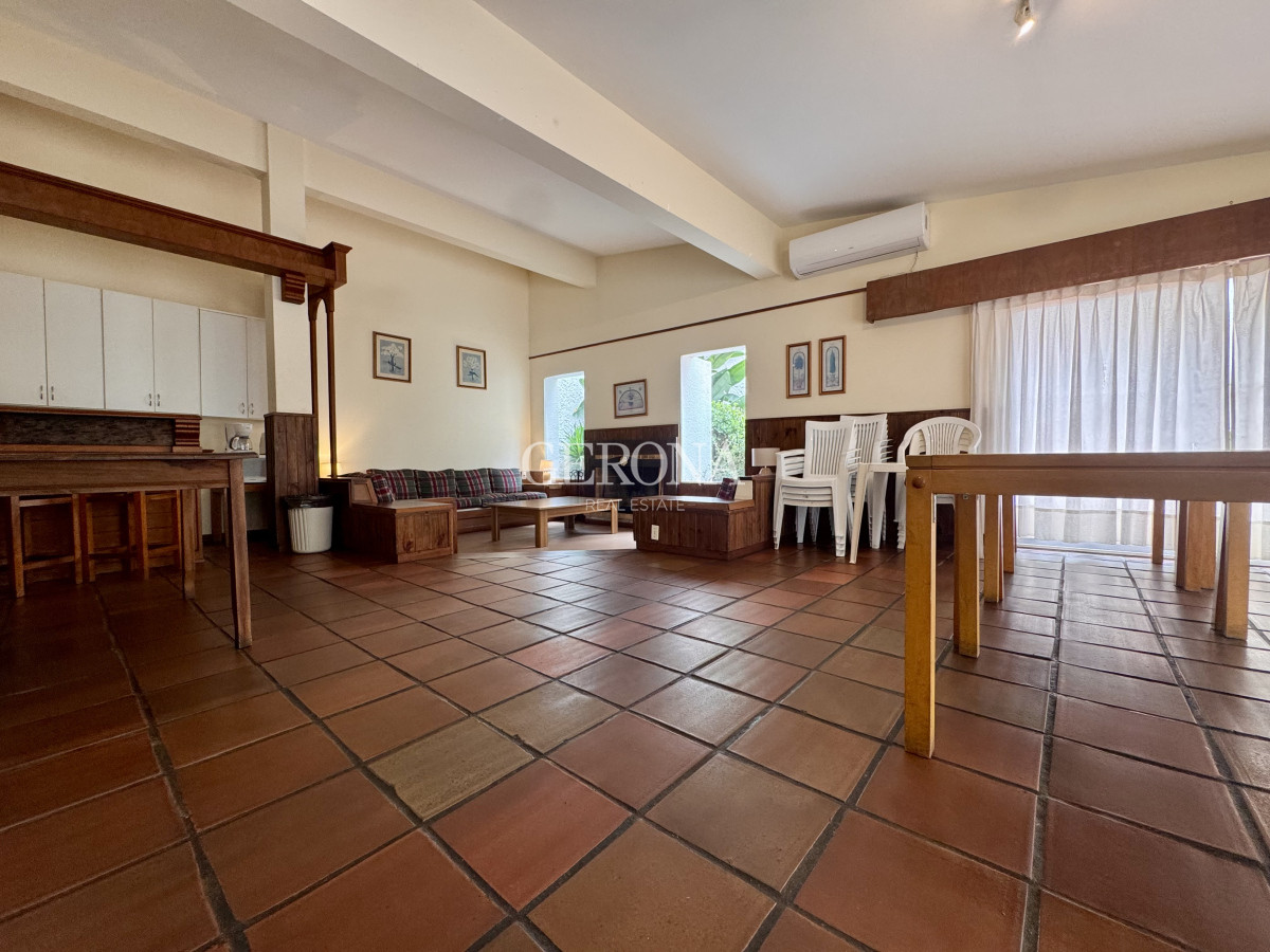 Apartamento ID.263 - Venta apartamento de tres dormitorios y servicio en Pocitos