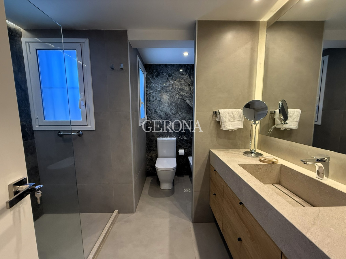 Apartamento ID.287 - Venta Apartamento de 3 suites, servicio y 3 garajes en Carrasco a pasos del Mar