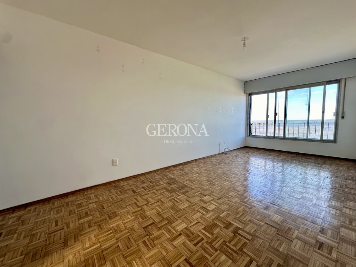 Apartamento ID.229 - Alquiler Apartamento en piso alto, de 2 dormitorios y garaje y box, sobre Rambla de Malvín.