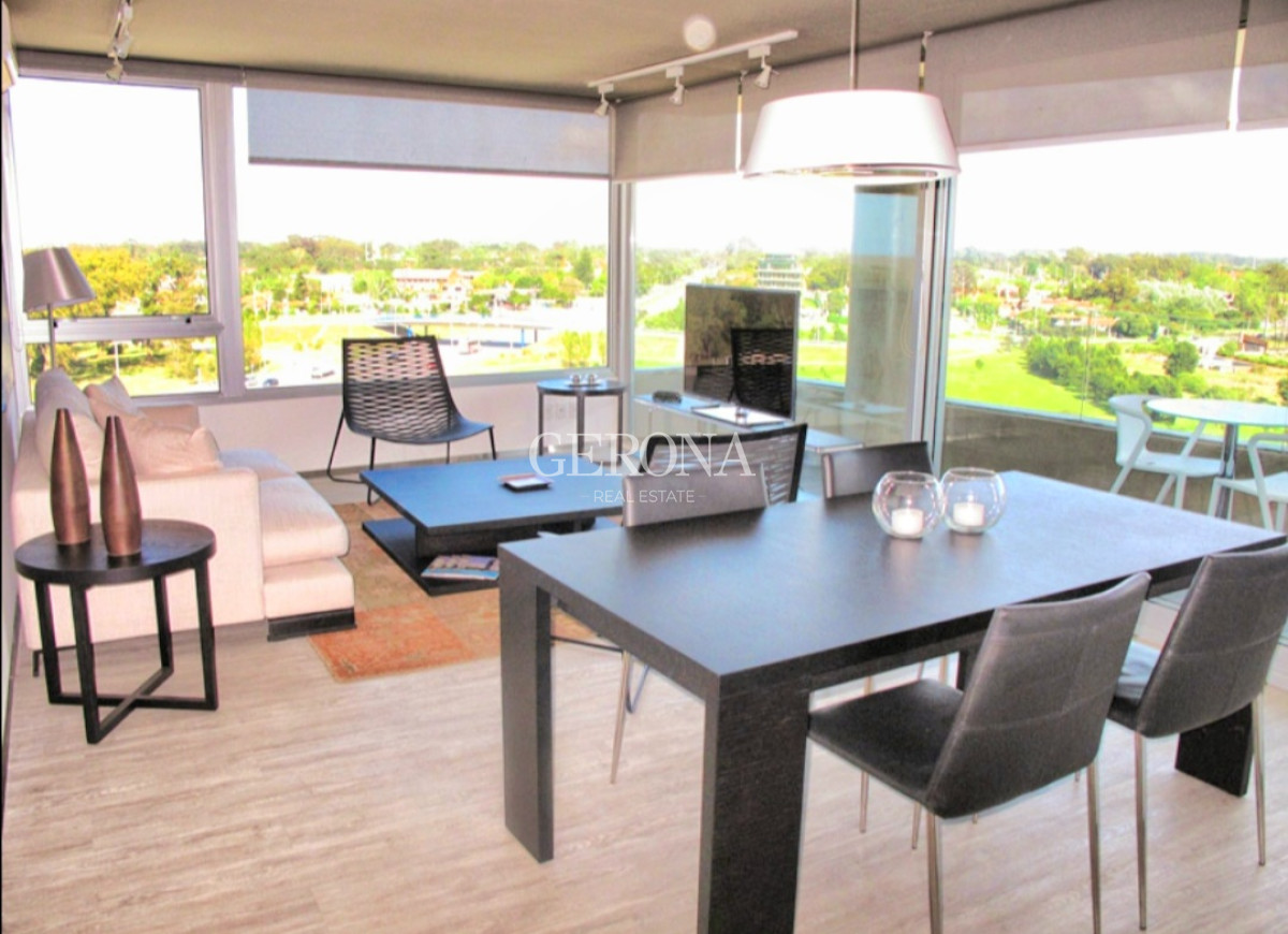 Apartamento ID.60 -  Venta Apartamento En Carrasco 2 Dorm + 2 Baños, Piso Alto.