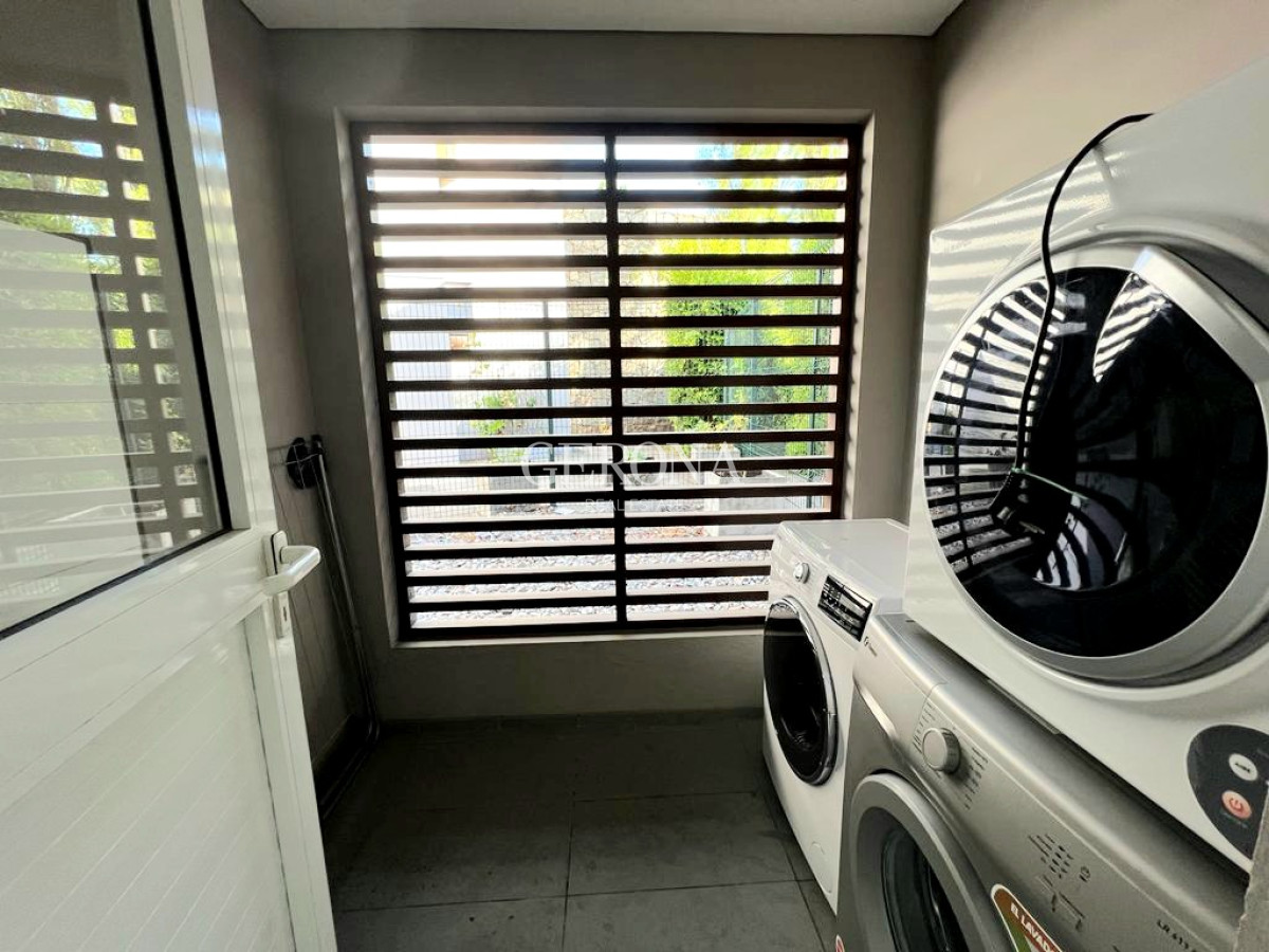 Apartamento ID.67 - Venta  Apartamento de 2 Dormitorios con Jardín de uso Exclusivo en Carrasco 
