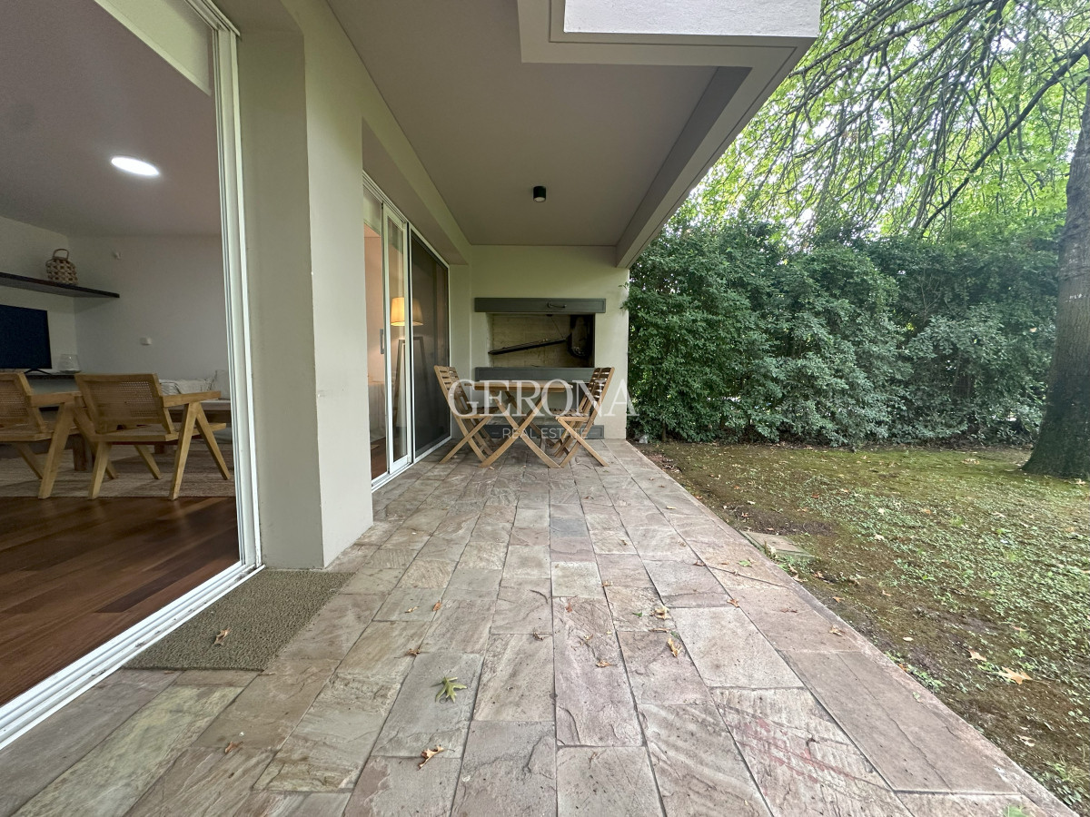 Apartamento ID.30 - Alquiler apartamento amoblado de 2 dormitorios con jardín, en Carrasco