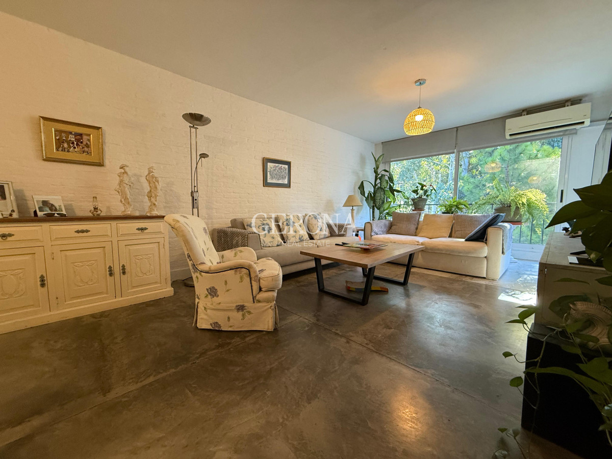 Apartamento ID.194 - Venta Apartamento de tres dormitorios y dos garajes en Barrio Privado