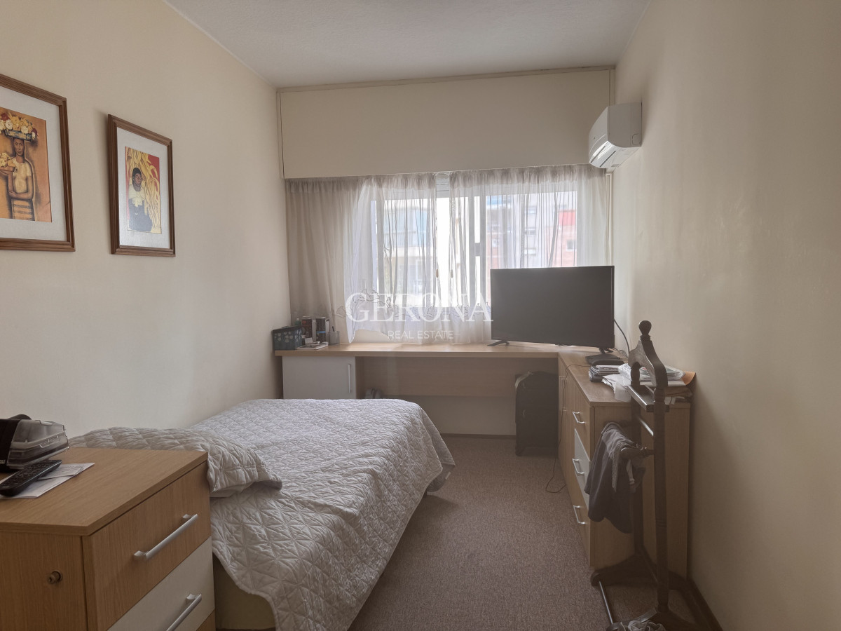 Apartamento ID.263 - Venta apartamento de tres dormitorios y servicio en Pocitos