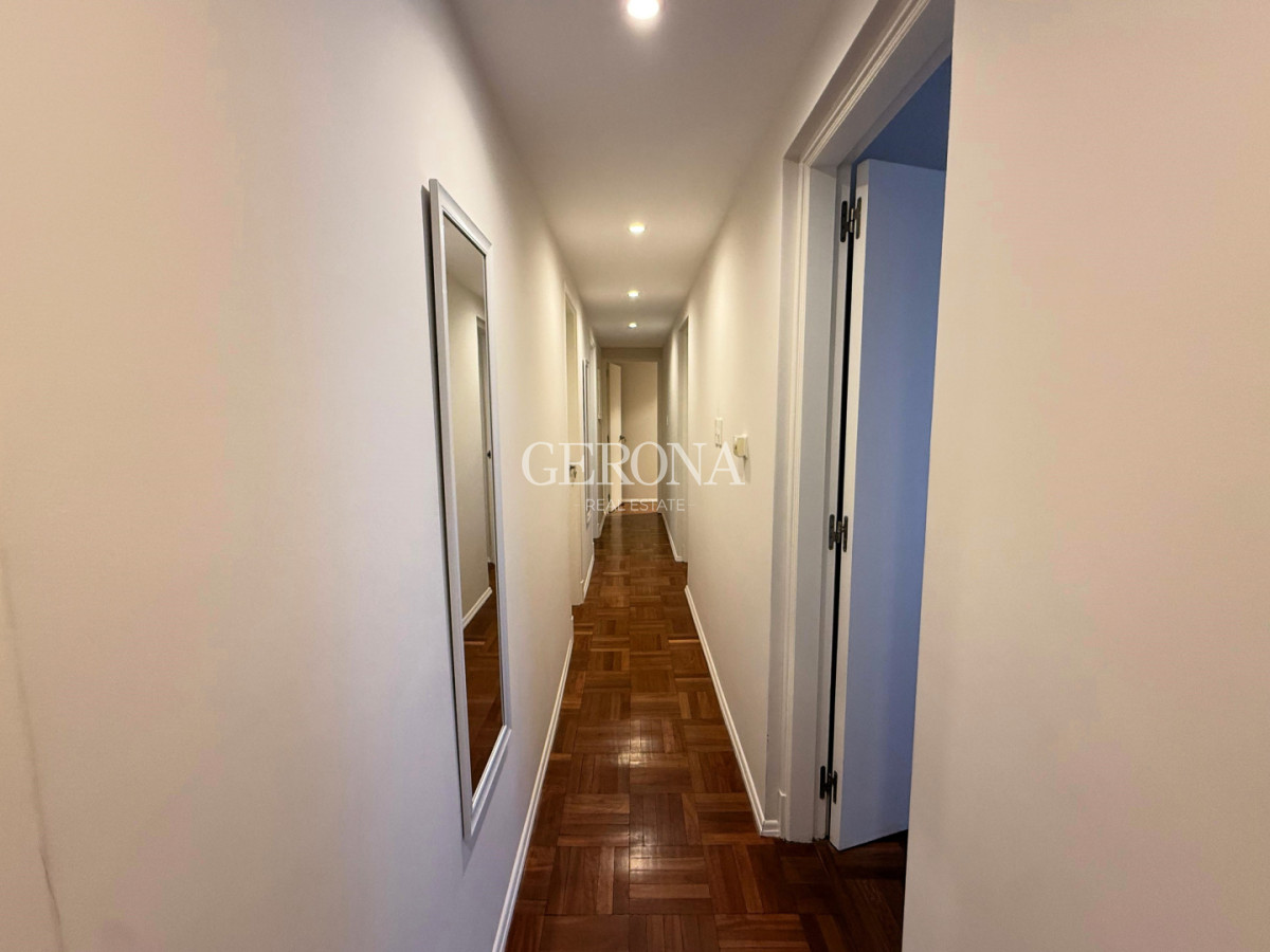 Apartamento ID.287 - Venta Apartamento de 3 suites, servicio y 3 garajes en Carrasco a pasos del Mar