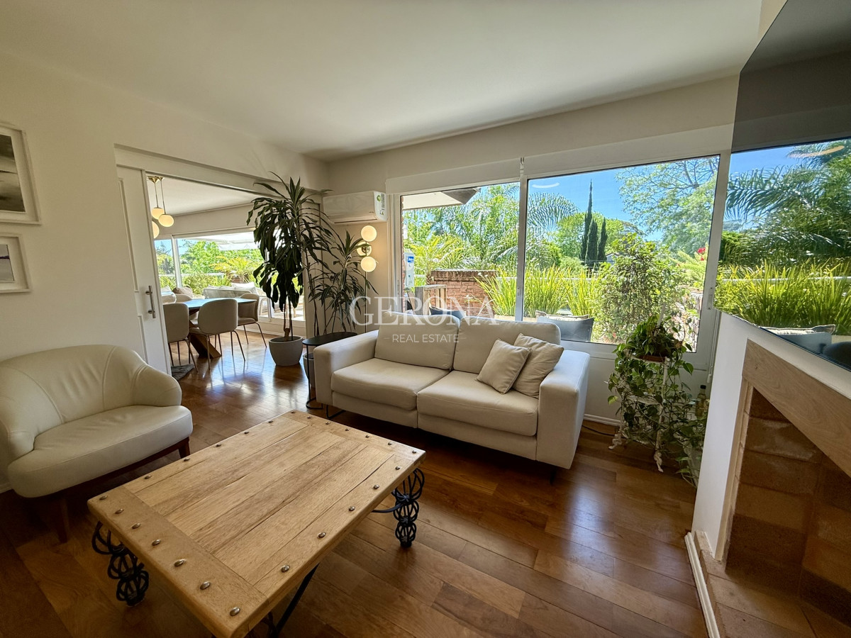 Apartamento ID.287 - Venta Apartamento de 3 suites, servicio y 3 garajes en Carrasco a pasos del Mar