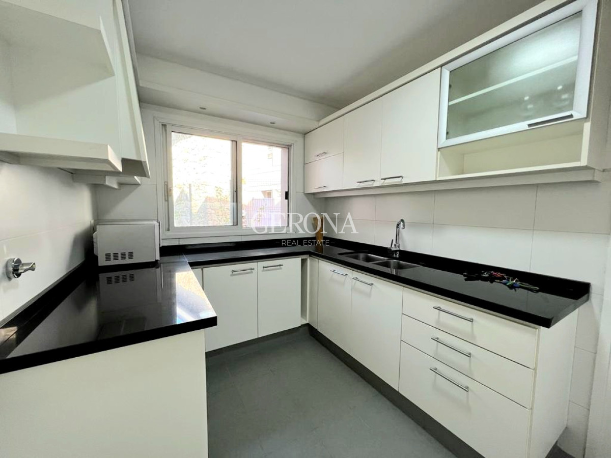 Apartamento ID.67 - Venta  Apartamento de 2 Dormitorios con Jardín de uso Exclusivo en Carrasco 