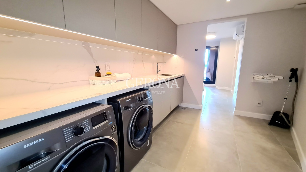 Apartamento ID.43 - Venta Apartamento de 4 dorm + Servicio + Garaje en Villa Biarritz