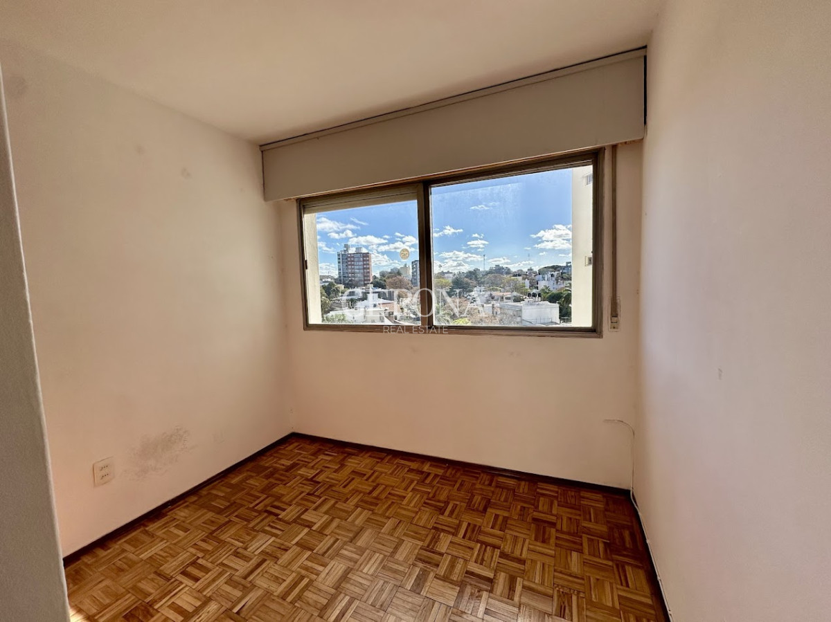 Apartamento ID.229 - Alquiler Apartamento en piso alto, de 2 dormitorios y garaje y box, sobre Rambla de Malvín.