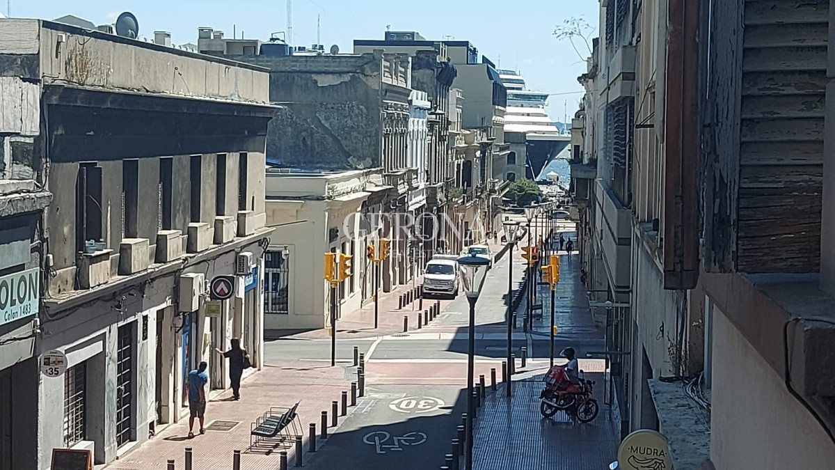 Apartamento ID.260 - Venta Apartamento de 3 dormitorios en Ciudad Vieja-Oportunidad Vivienda ó Empresa