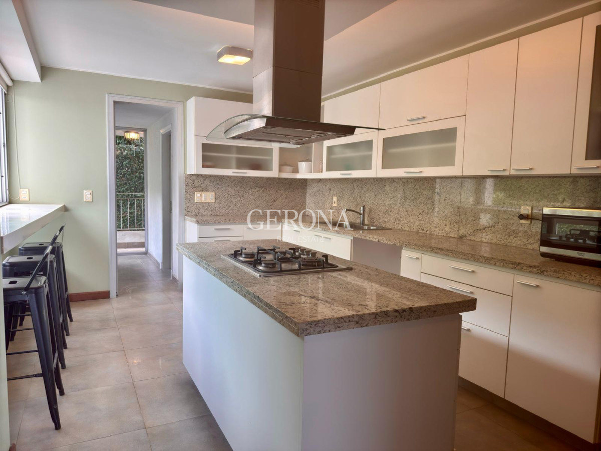 Apartamento ID.256 - Alquiler Apartamento de 3 dormitorios y servicio en Rambla Punta Gorda