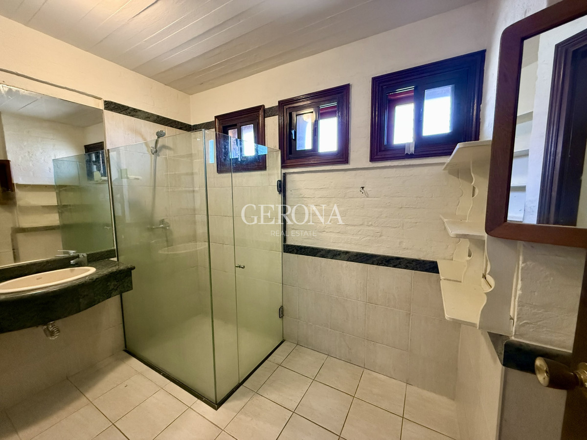 Apartamento ID.257 - Casa Ph en venta de 3 dormitorios, 2 garajes y jardín de uso exclusivo, en Carrasco