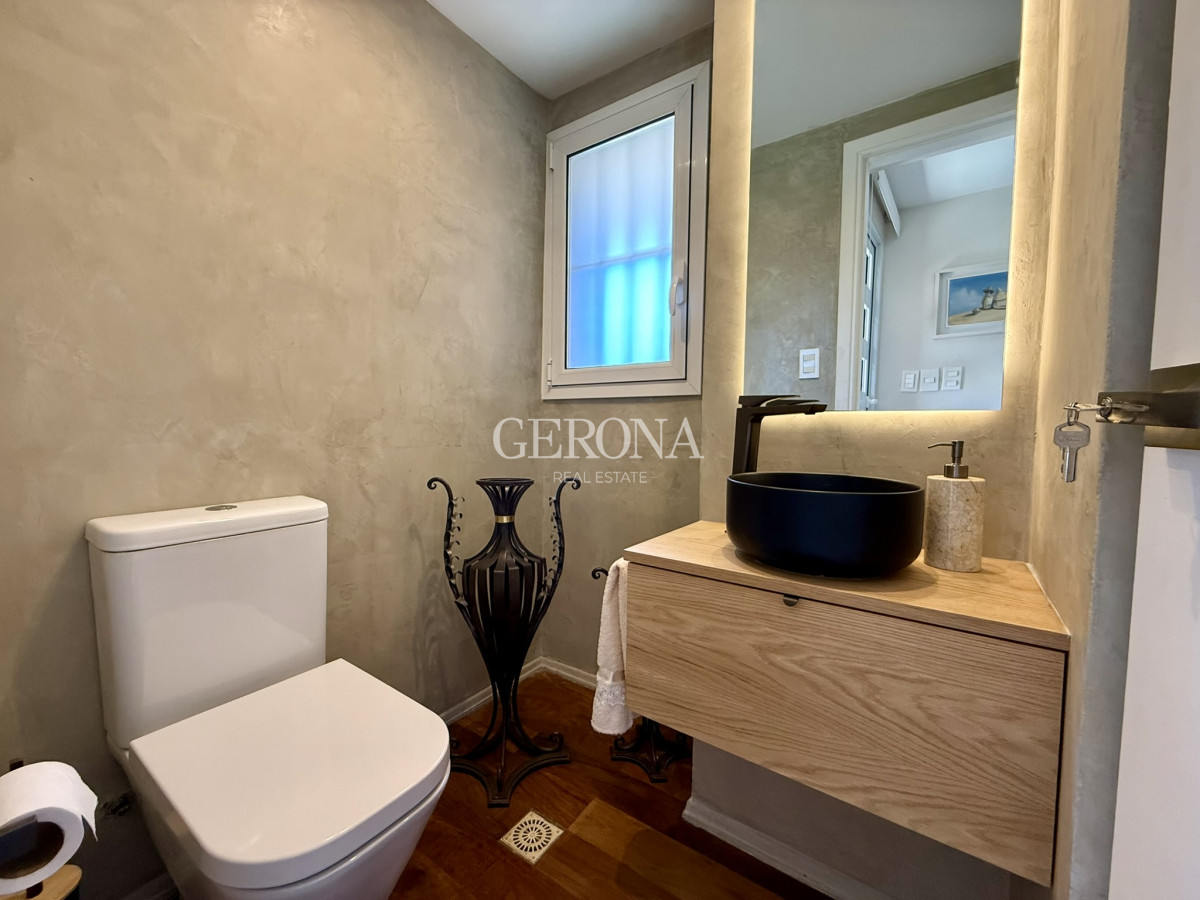 Apartamento ID.287 - Venta Apartamento de 3 suites, servicio y 3 garajes en Carrasco a pasos del Mar