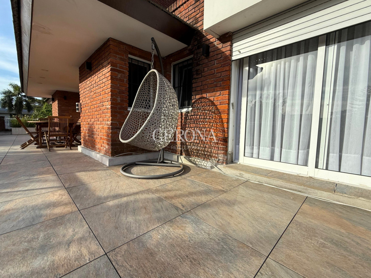 Apartamento ID.287 - Venta Apartamento de 3 suites, servicio y 3 garajes en Carrasco a pasos del Mar